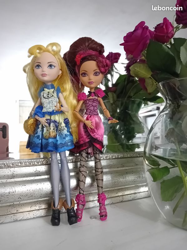 Poupée Ever After High Blondie Lockes - NEUVE