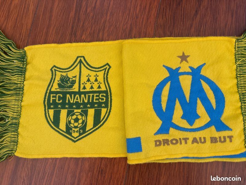 Le FC Nantes met en vente une écharpe collector pour la demi-finale de