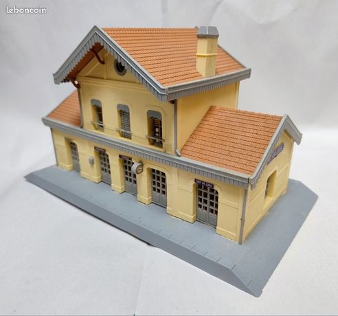 Maquette JOUEF Gare De Lusigny - Vintage En Plastique, Non Peinte, Complète Sans Boîte
