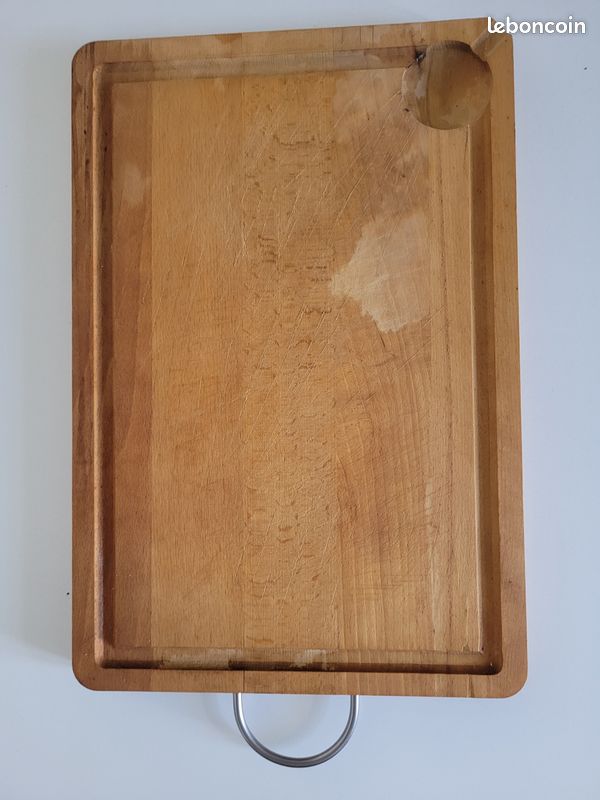 Planche à découper bois, poignée métal (image 1)