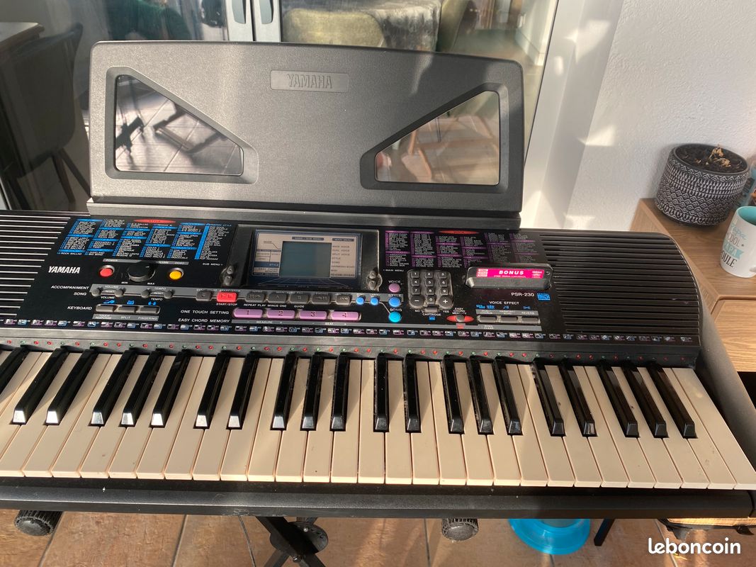 Synthétiseur PSR 230 (image 2)