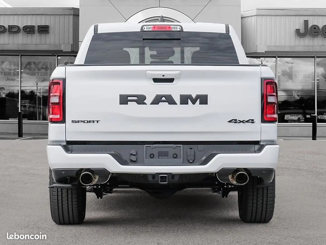 Dodge RAM 1500 Sport 5.7 HEMI V8 4x4 Crew Cab – Caméras 360 – ACC – Neuf - TVA récupérable (image 4)
