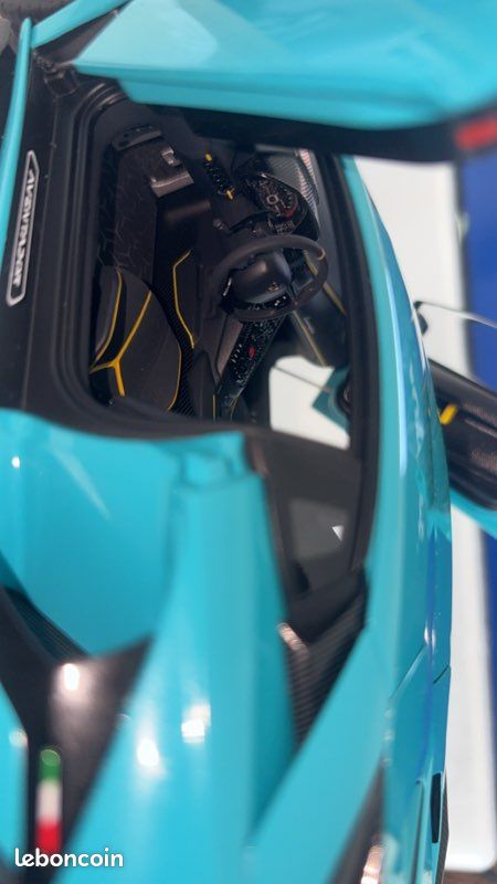 Autoart lamborghini aventador svj turquoise 1/18 + vitrine 1/18 (image 9)