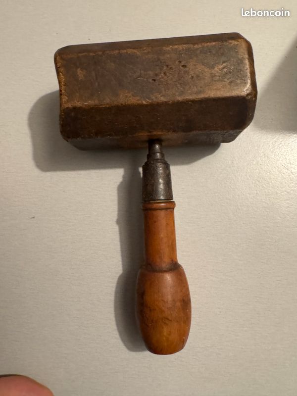 Gros marteau / maillet en bois (image 2)
