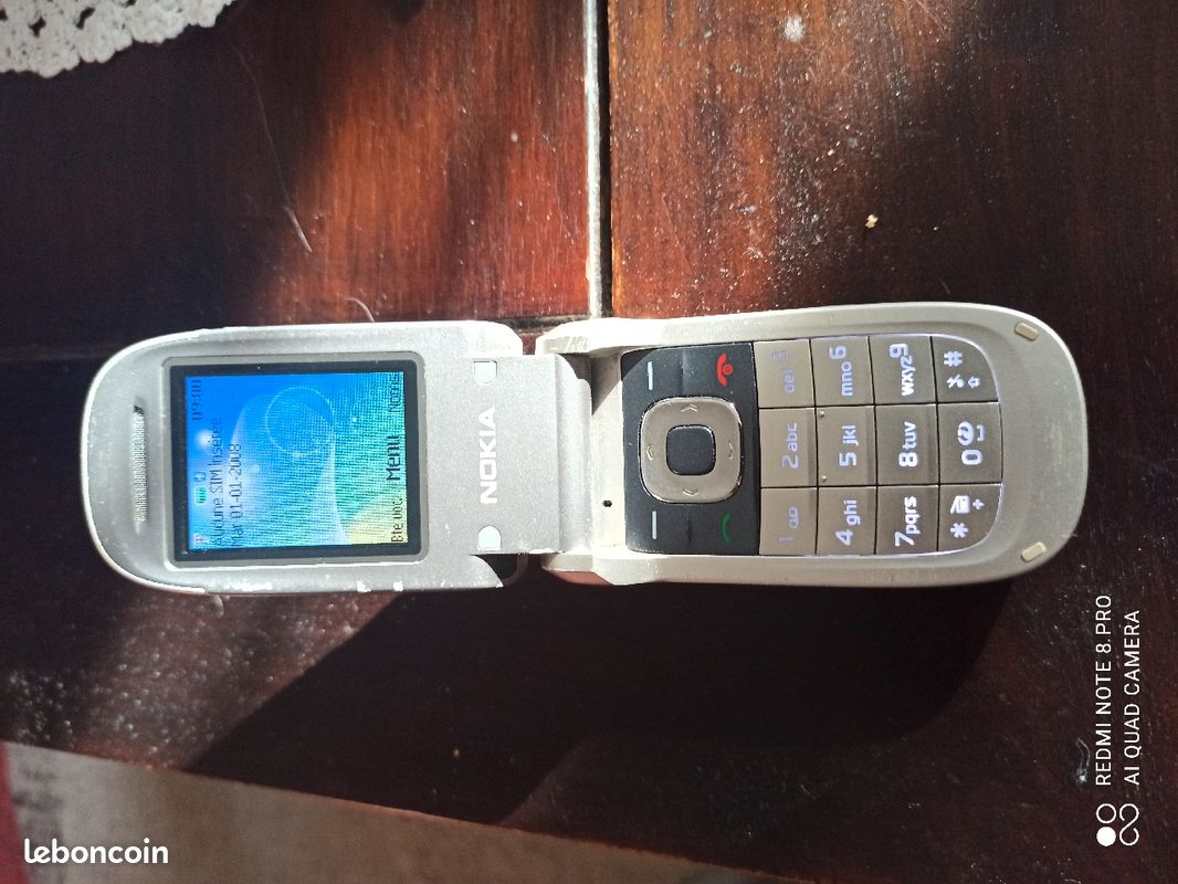 Téléphone à clapet (image 1)