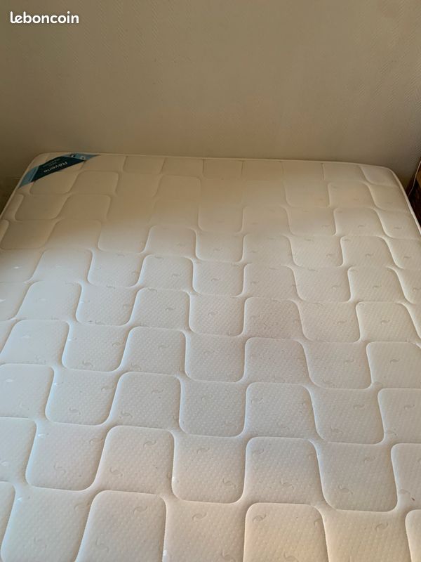 À VENDRE URGENT - Matelas + sommier pour lit double King size très bon état (image 2)
