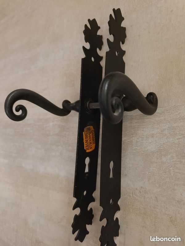Poignée fer forgé Ferronnerie . Portes Antiques