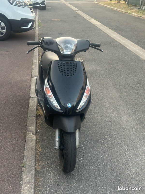 Scooter Piaggio Zip 4t 2023 (image 1)