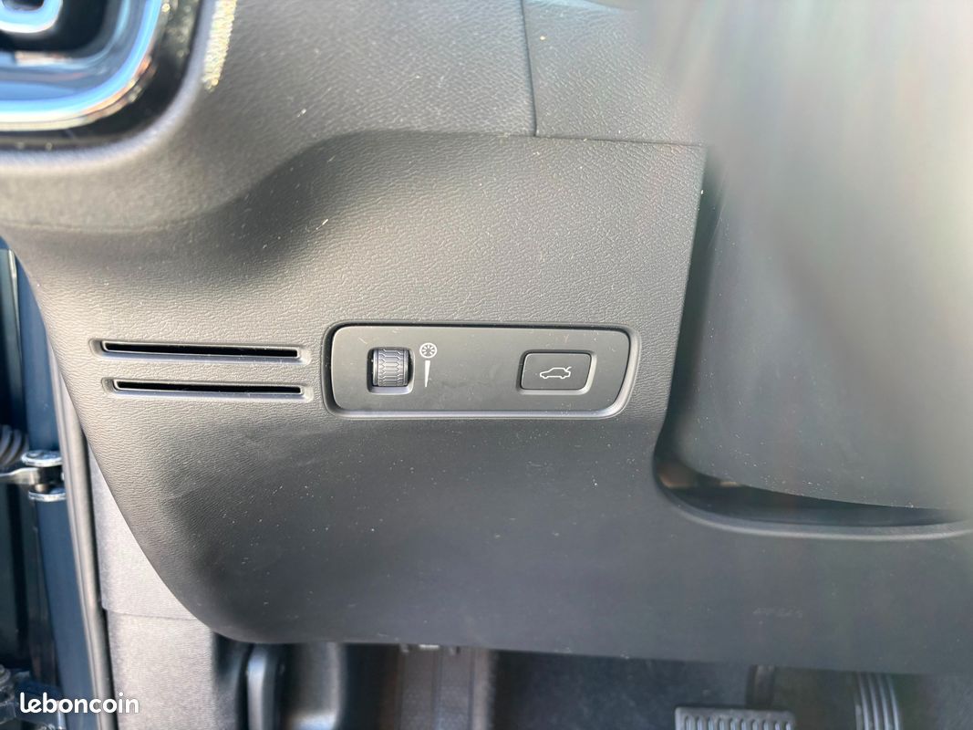 VOLVO XC40 D3 ADBLUE 150CH INSCRIPTION GEARTRONIc 8 (image 24)