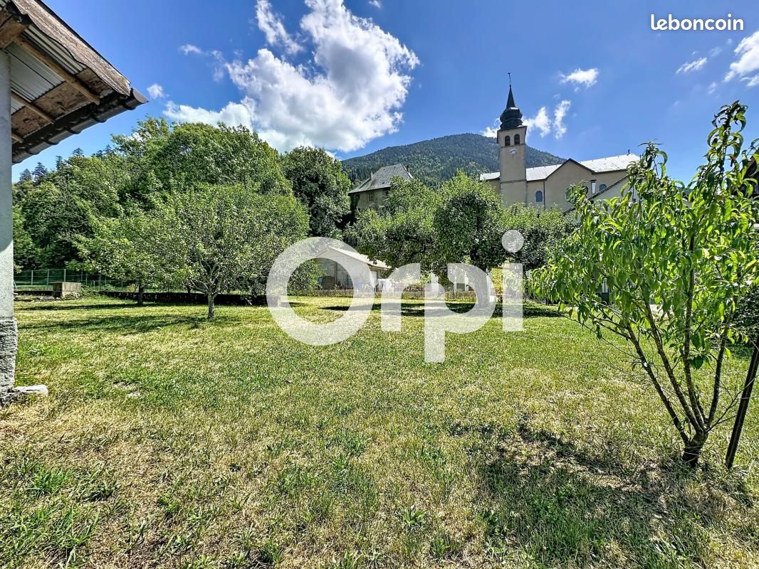 Terrain 1 007 m² La Tour · 199 000 €