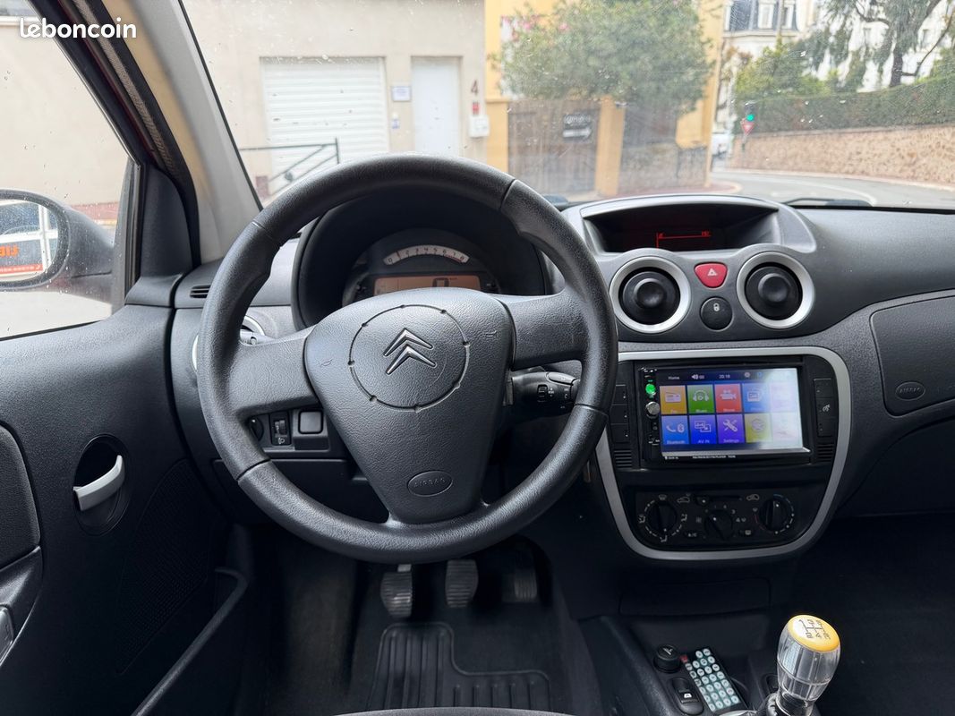 Citroën C2 1.4 i 75 CV / Ecran Navigation / CLIM / (image 9)