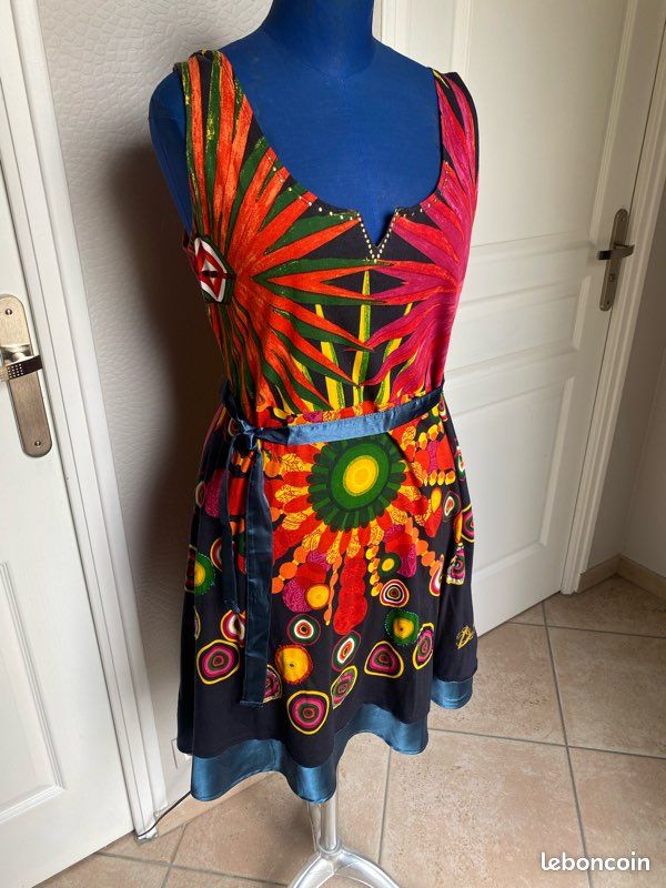 Robe D'Été Desigual Taille 40 – Courte, Sans Manches, En Coton Blanc, Occasion Très Bon État