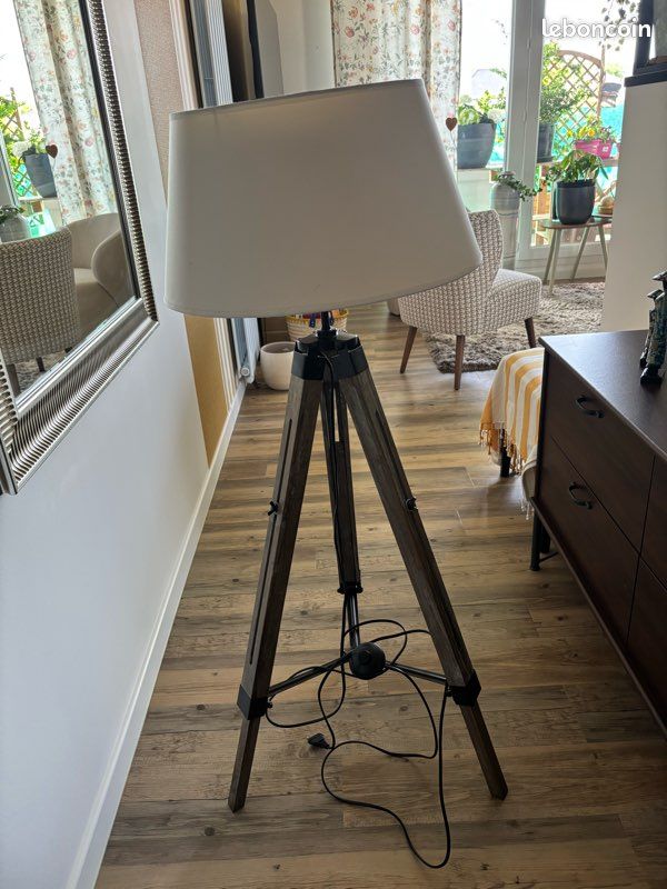 Luminaire sur pied (image 1)
