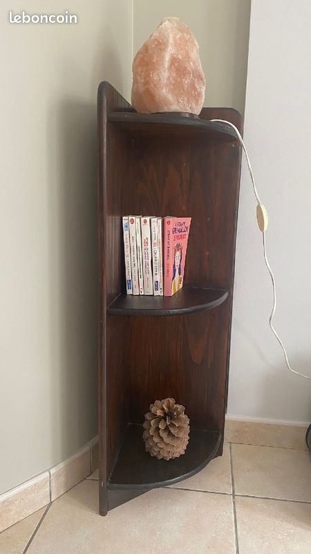 Petit meuble de coin en bois (image 3)