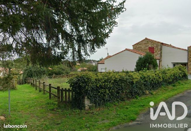 Terrain 220 m² · à Bazoges-en-Pareds · 220 m² · 24 500 €