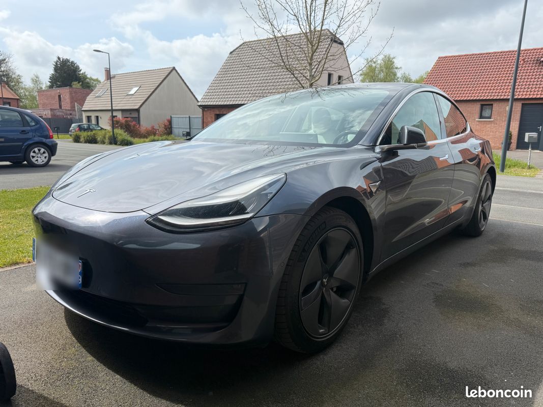 Tesla model 3. LR (image 1)