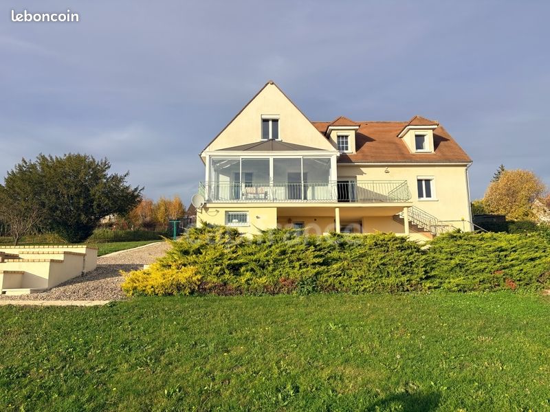 Maison 9 pièces 179 m² · à Saint-Bris-le-Vineux · 179 m² · 345 000 €