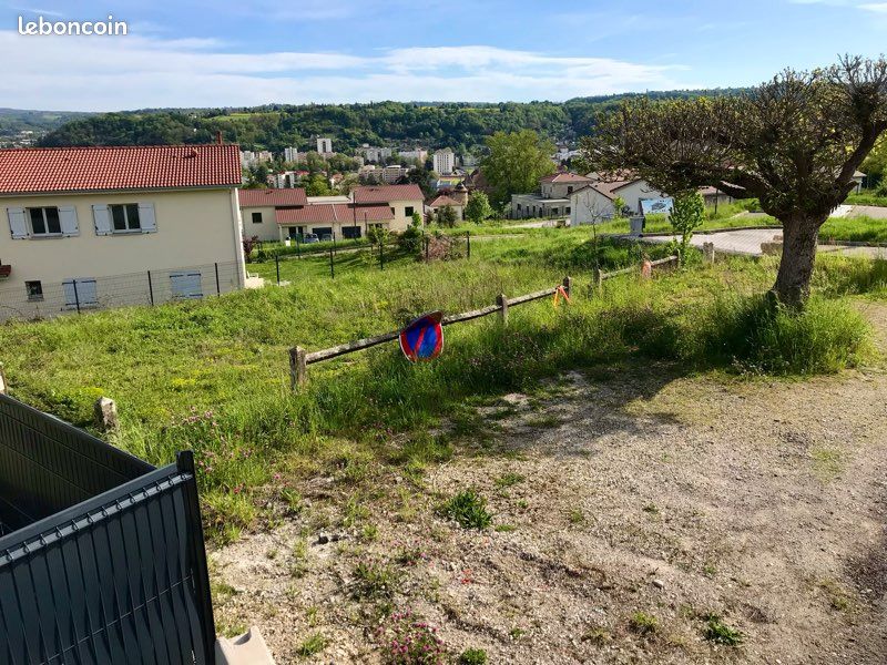 Quartier Montbernier - Joli terrain constructible avec vue dégagée · à Bourgoin-Jallieu · 120 000 €