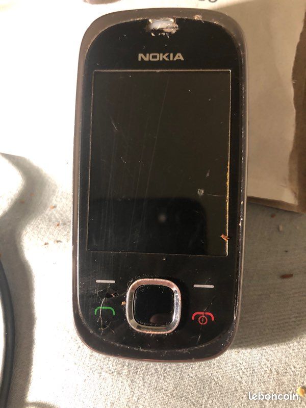 Vend petit Smartphonne à Clapet de Marque Nokia. Modèle 7230 Type:RIM 604 (image 1)