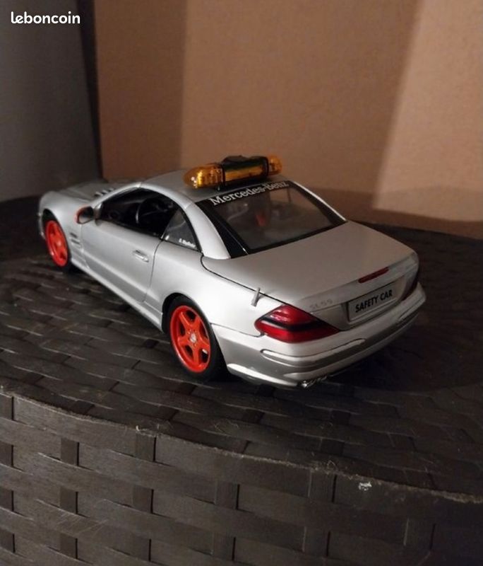 Maisto Mercedes Benz Ml 55 Amg 1/18 Sans Boite Sur Socle B8