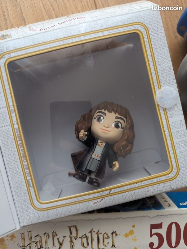 Lot Harry Potter - Puzzle, tirelire, baguette, figurine (image 4)