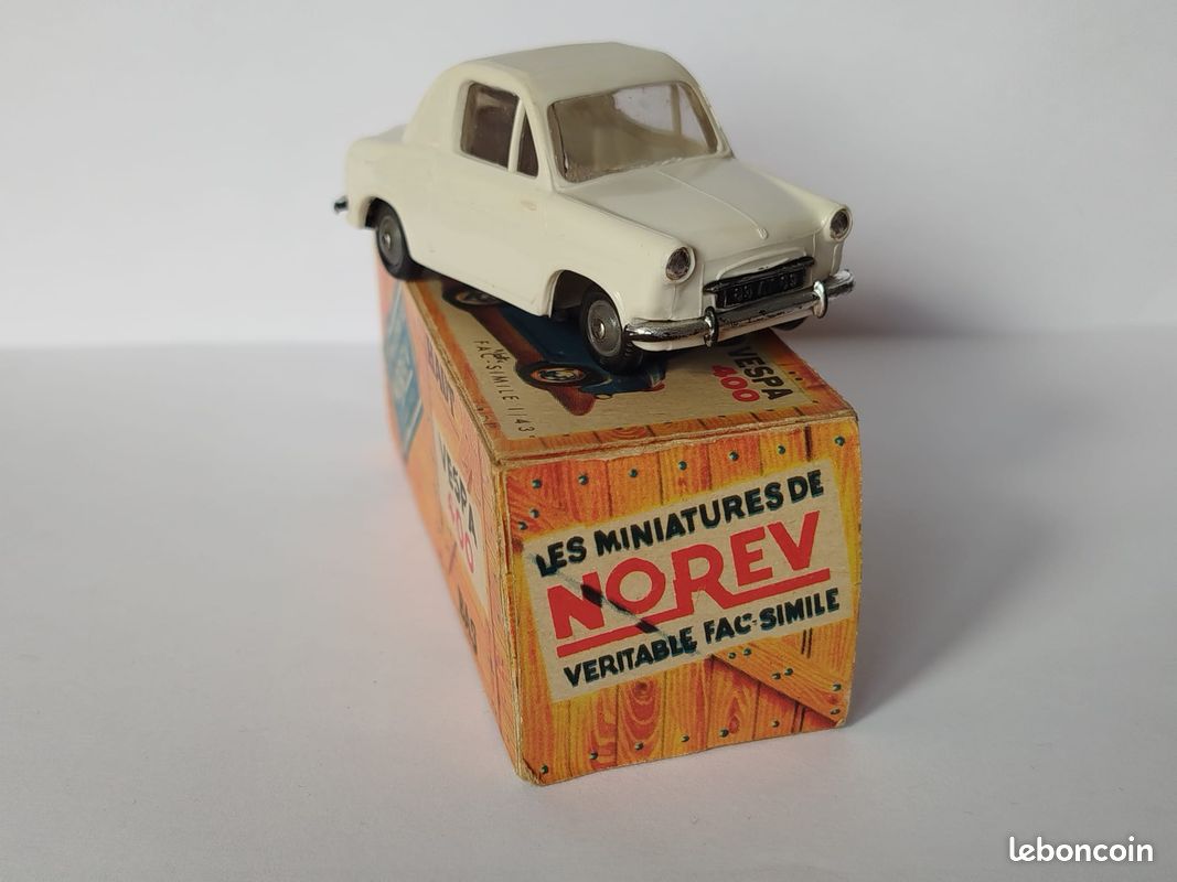 NOREV - 18 - Vespa 400 - Brique - En boite