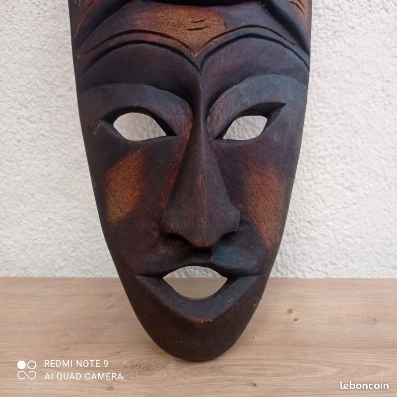 Masque africain en bois sculpté (image 2)