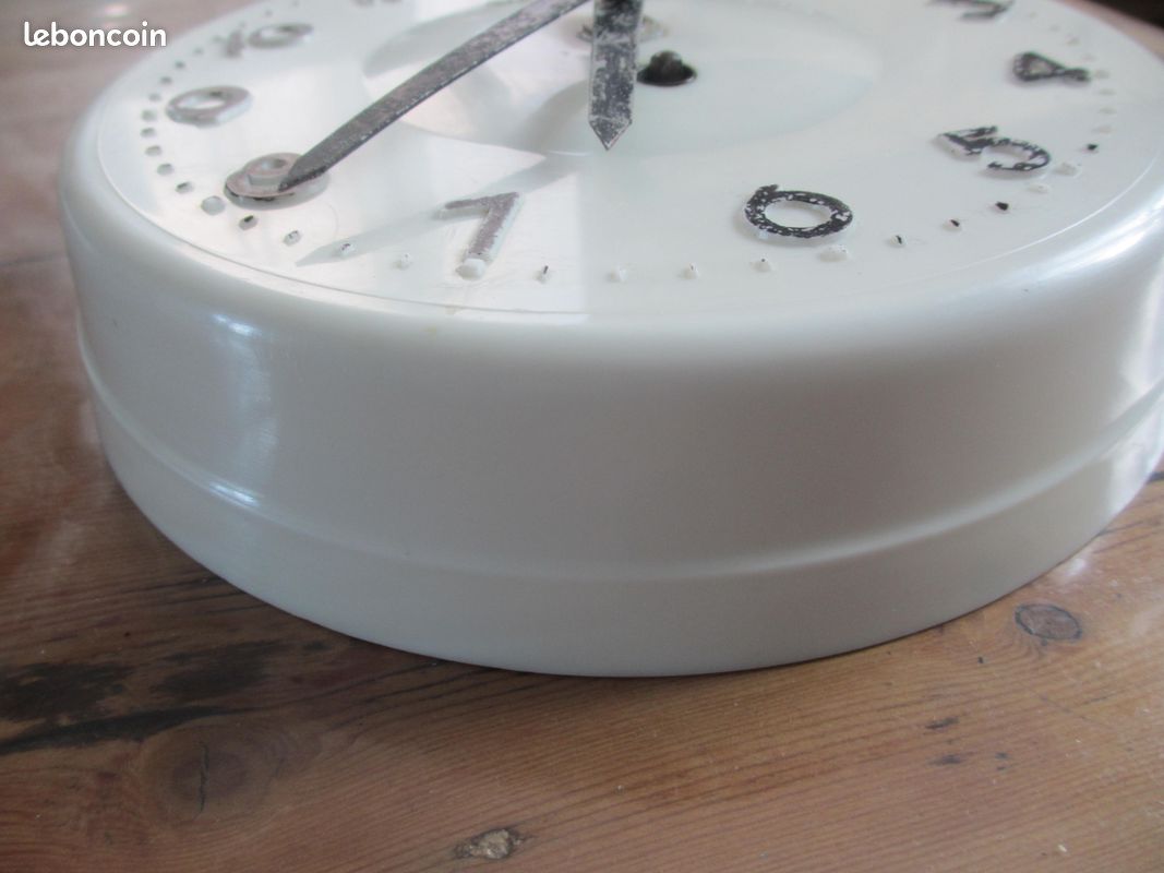Pendule VEDETTE en plastique (image 3)