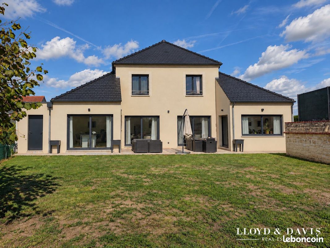 Maison 8 pièces 201 m² · à Saint-Martin-Longueau · 201 m² · 608 000 €