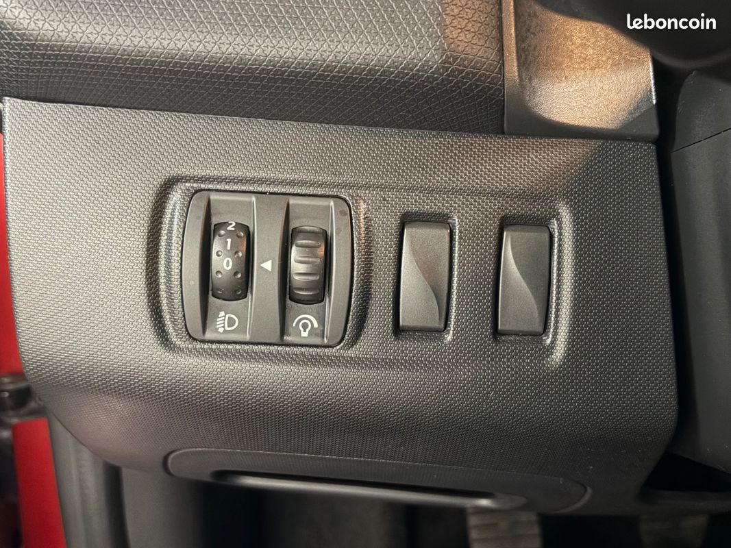 Renault CLIO IV Dynamique 1.2 73ch REGULATEUR - GPS - BLUETOOTH (image 37)