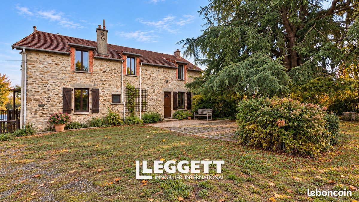 Maison 6 pièces 199 m² · à Saint-Priest-la-Feuille · 199 m² · 267 500 €