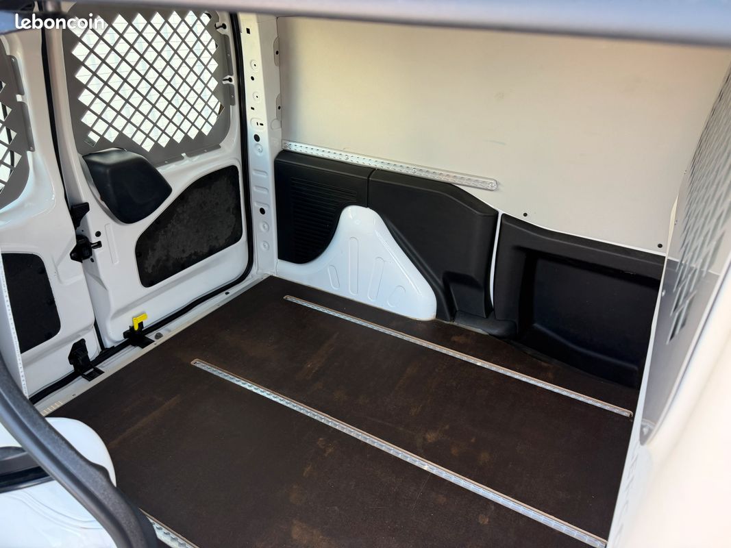 Citroën Berlingo Van 650kg BlueHDI 75 (image 9)
