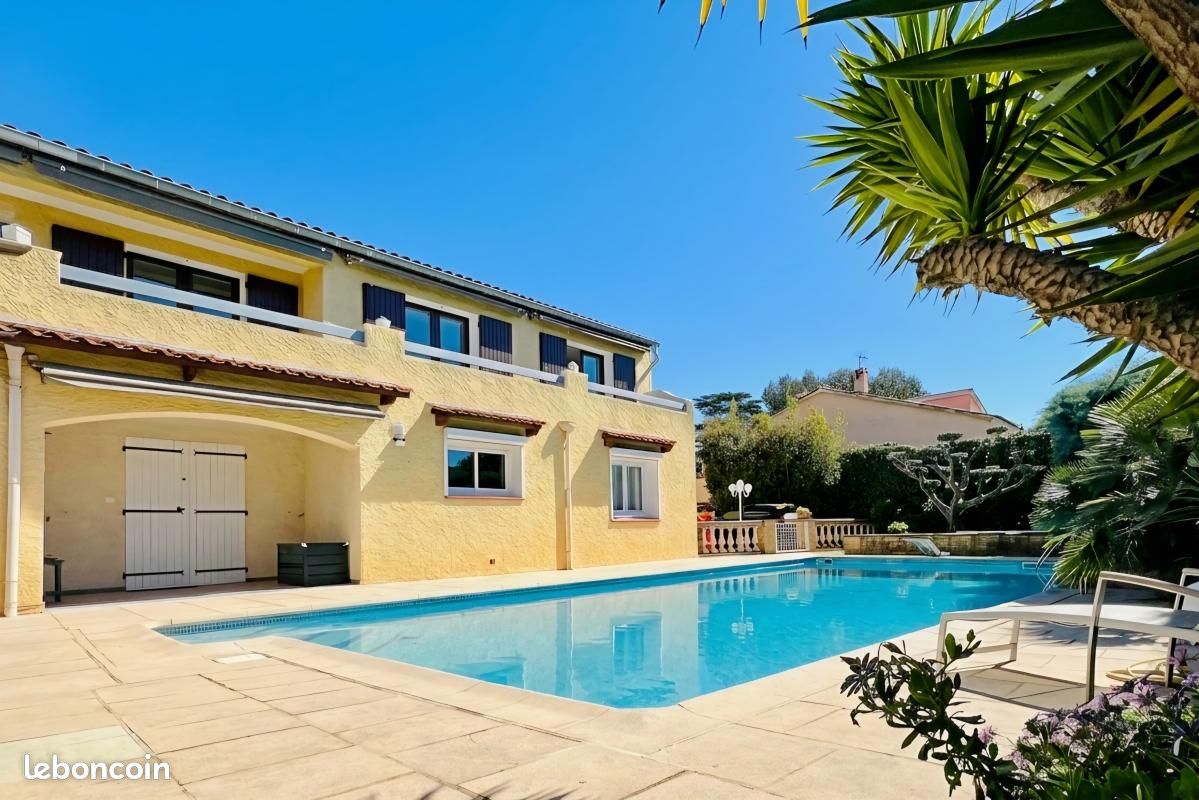 Maison 7 pièces 240 m² · à Six-Fours-les-Plages · 240 m² · 679 000 €