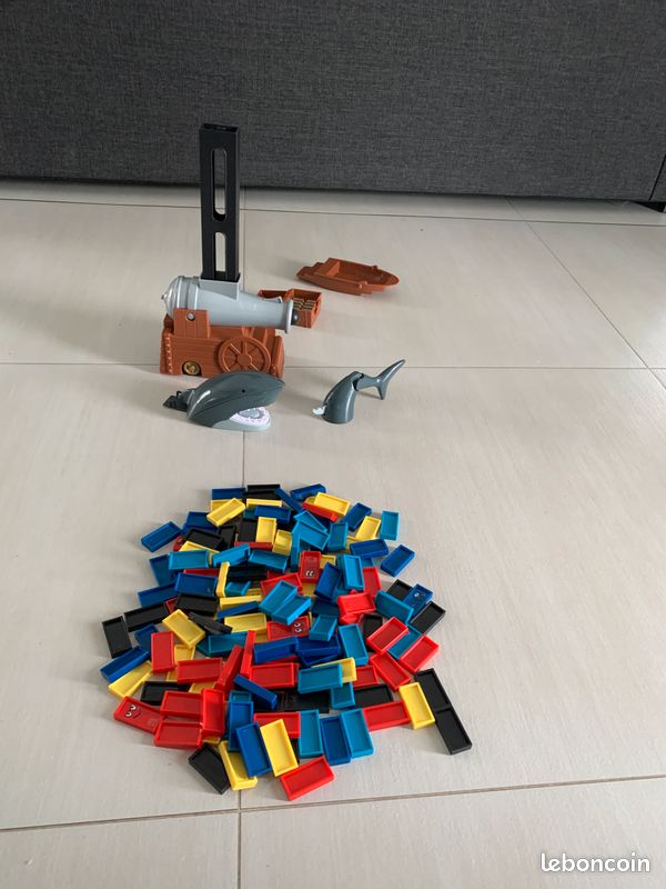 Dominos (image 1)
