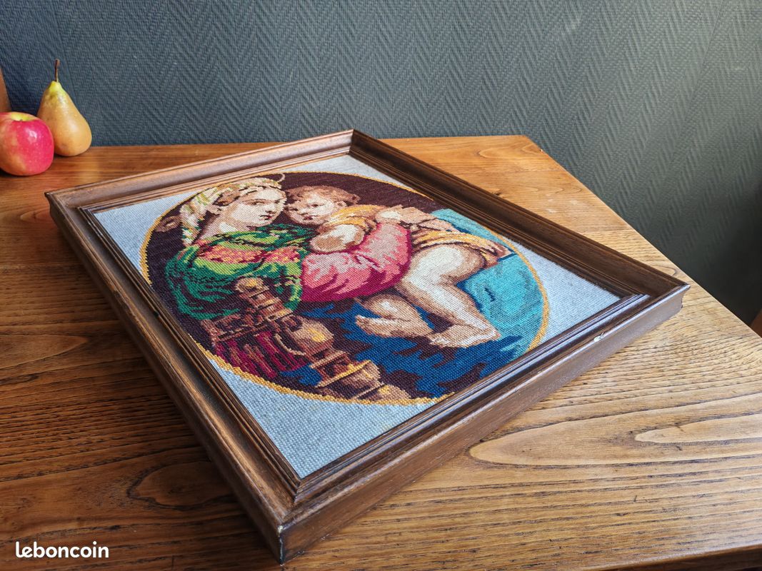 Encadrement Canevas Vintage Vierge à l'Enfant – Broderie Ancienne Fait Main – Cadre en Bois Classique – Tapisserie Religieuse (image 15)