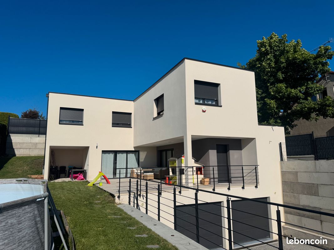 Maison 7 pièces 150 m² · à Pérignat-lès-Sarliève · 150 m² · 665 000 €