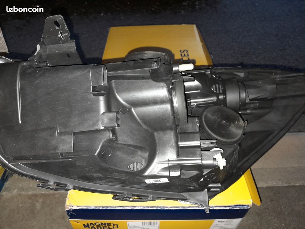 Phare avant droit Renault Clio 4 (BCK98) 2012/2016 (image 2)