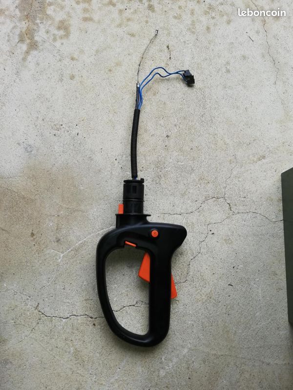 Poignée de commande Stihl HS 81 / HS 82 (image 1)