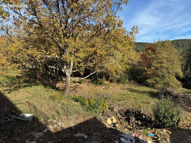 Terrain 695 m² BESSE SUR ISSOLE