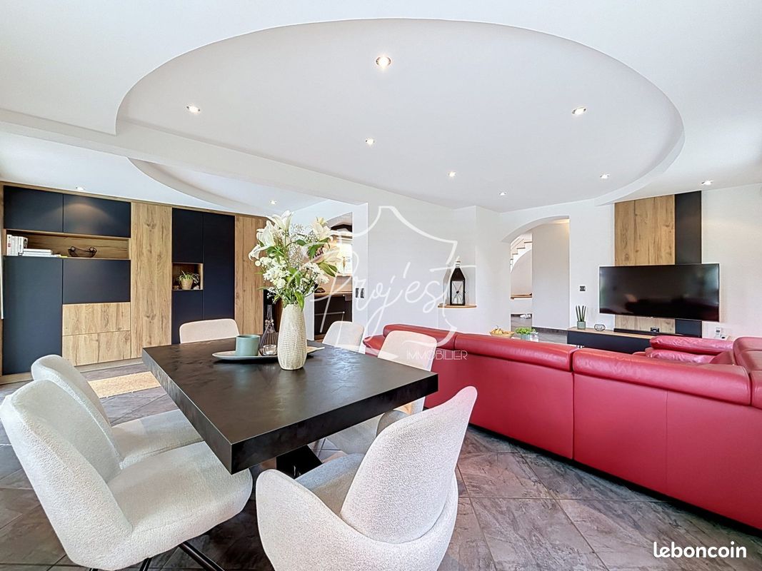 Maison 7 pièces 163 m² · à Feldbach · 163 m² · 585 000 €