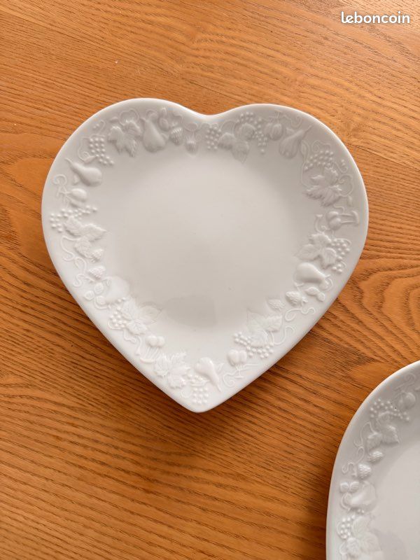 2 Assiettes Cœur Deshoulières Limoges Porcelaine Blanche Vintage Relief Fruits Made in France (image 3)