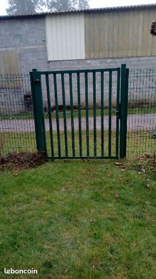 Portail h:1.70 l:150 et ses 2 poteaux (image 1)