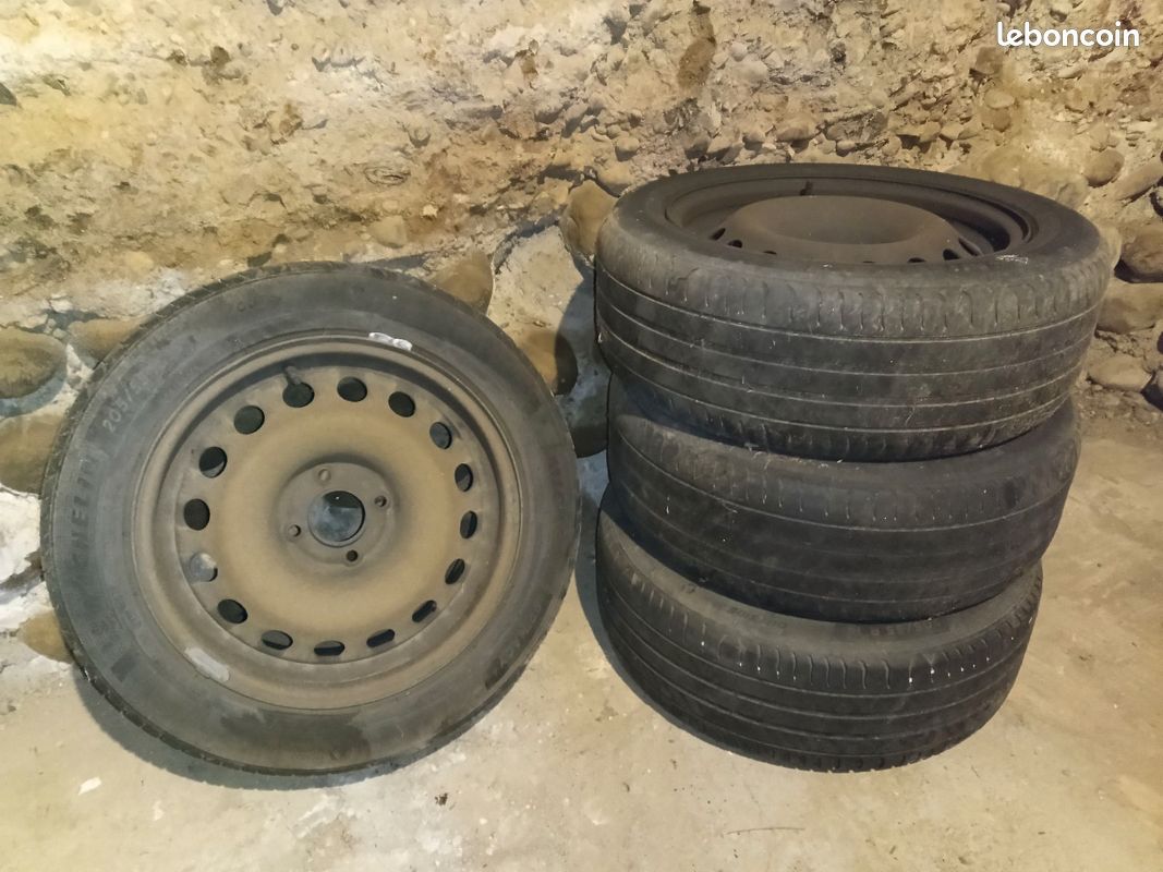 Jantes 205/55/ R16 en 4 trous (image 1)