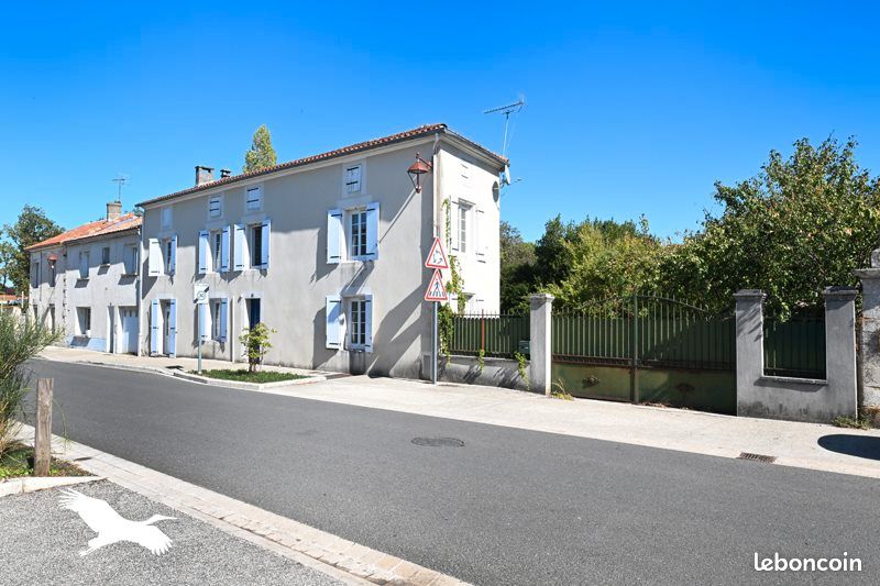 Maison 6 pièces 195 m² · à Rouillac · 195 m² · 199 998 €