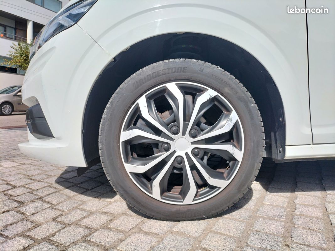 Dacia sandero 1.0 tce 90 confort (image 14)
