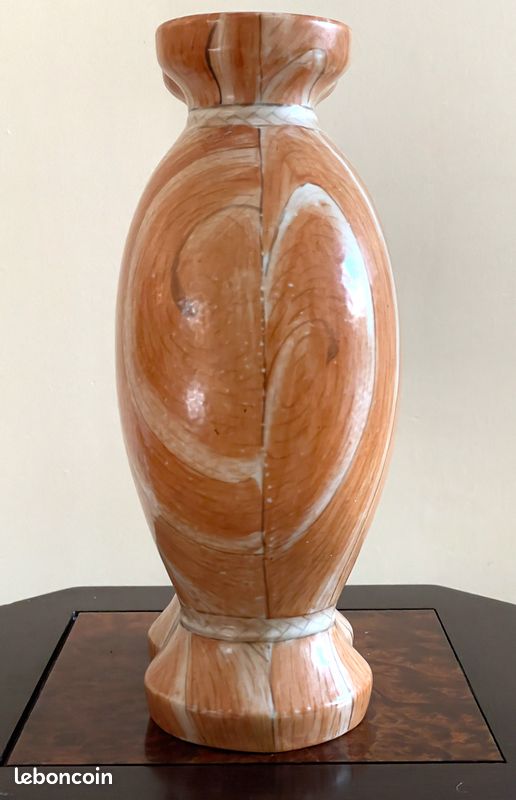 Grand double vase joint en porcelaine chinoise en style faux-bois circa 1910 (image 2)