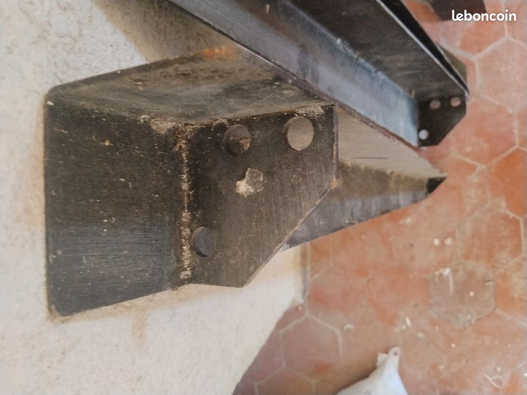 Pied de table en acier (image 2)