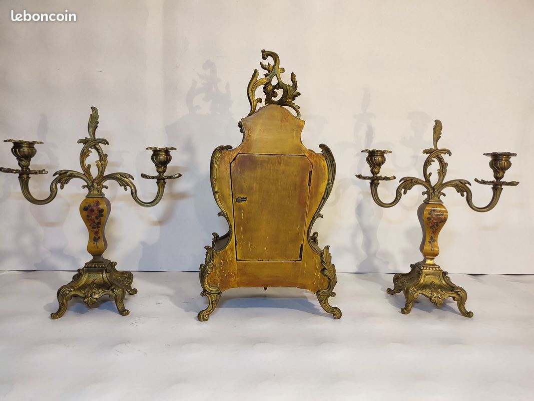 Pendule cartel et ses 2 candélabres en bronze - Antiquités