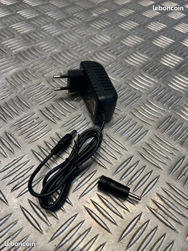 Alimentation transfo 12v - 2a lyw-1220c avec 2 embout pour camera et autres - Bricolage