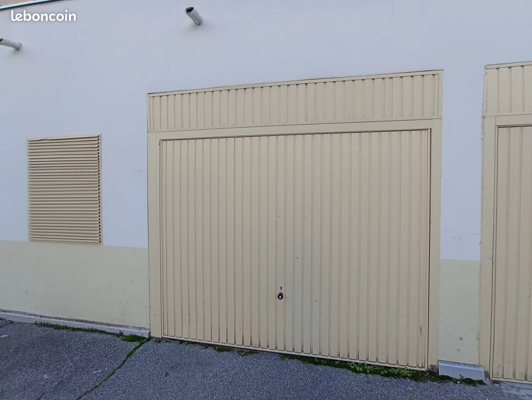 Parking/box Saint-Laurent-du-Var · 135 €/mois